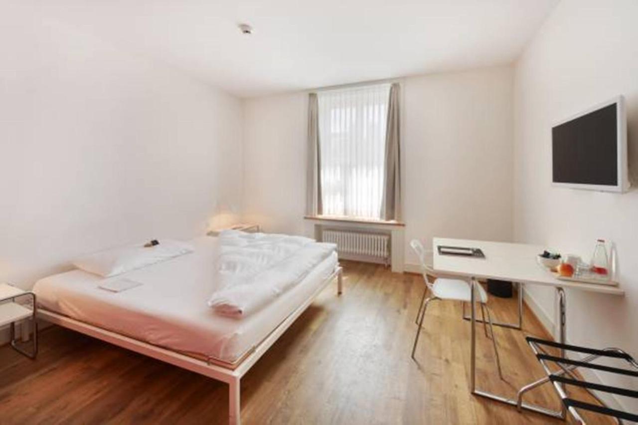 Hotel im Schlosspark Binningen Zimmer foto